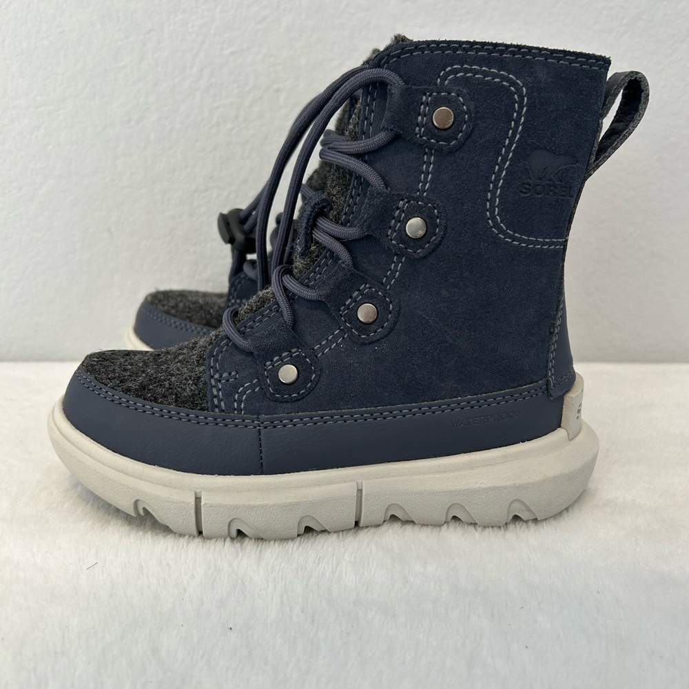 Sorel Kids' Navy and Charcoal Boots Insulated and Water proof.